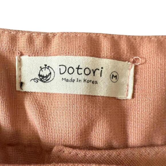 Dotori Peach Pleated Shorts - Size Medium - Picture 3 of 5